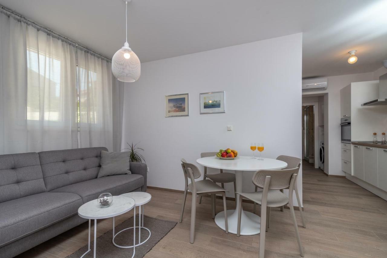 Apartments Flora Τρογκίρ Εξωτερικό φωτογραφία