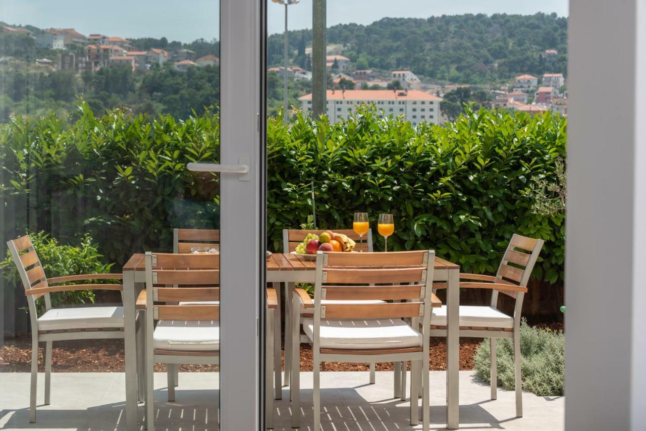 Apartments Flora Τρογκίρ Εξωτερικό φωτογραφία