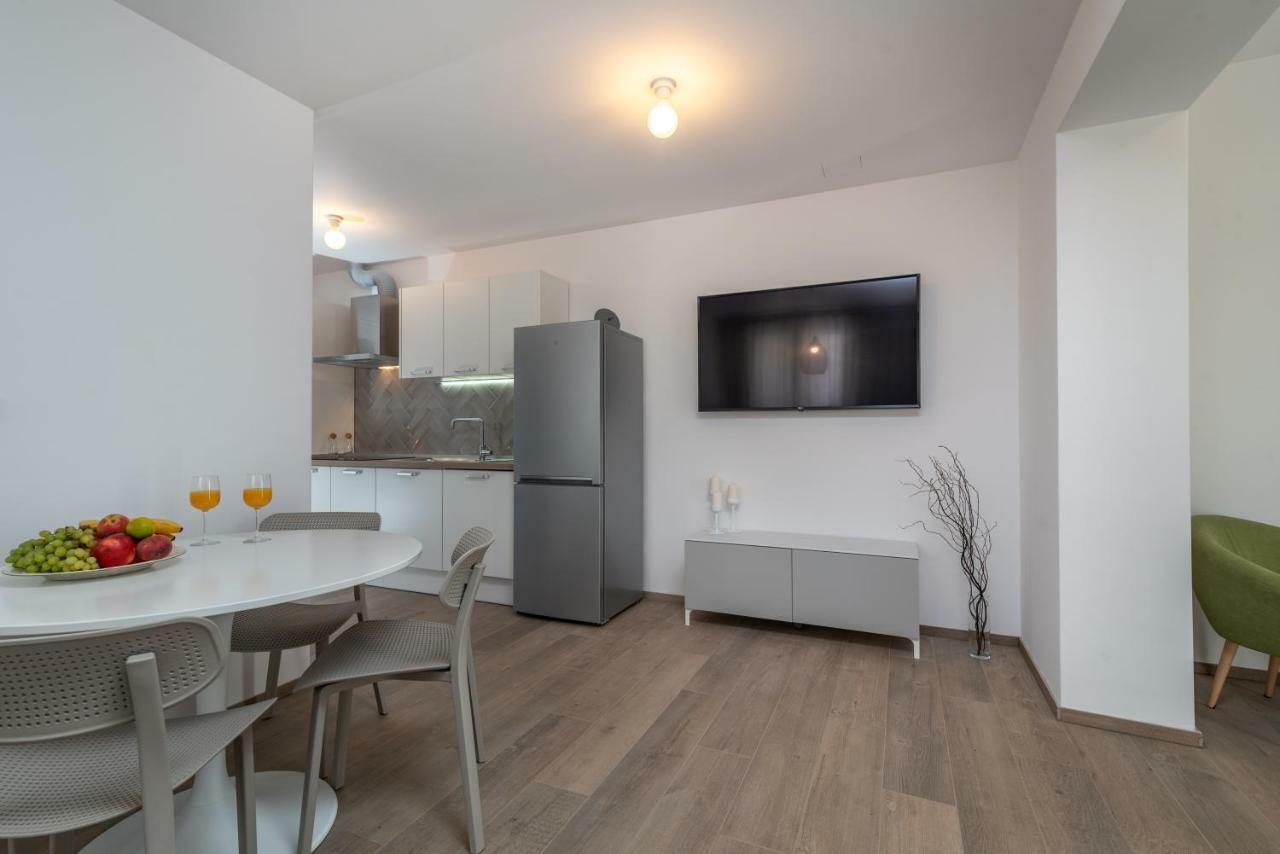 Apartments Flora Τρογκίρ Εξωτερικό φωτογραφία