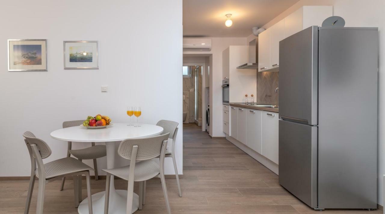 Apartments Flora Τρογκίρ Εξωτερικό φωτογραφία