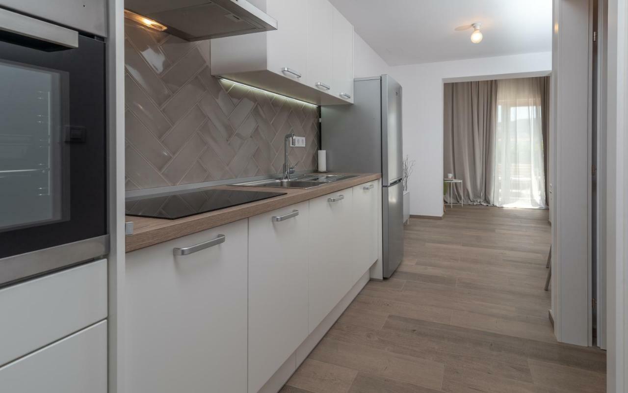 Apartments Flora Τρογκίρ Εξωτερικό φωτογραφία