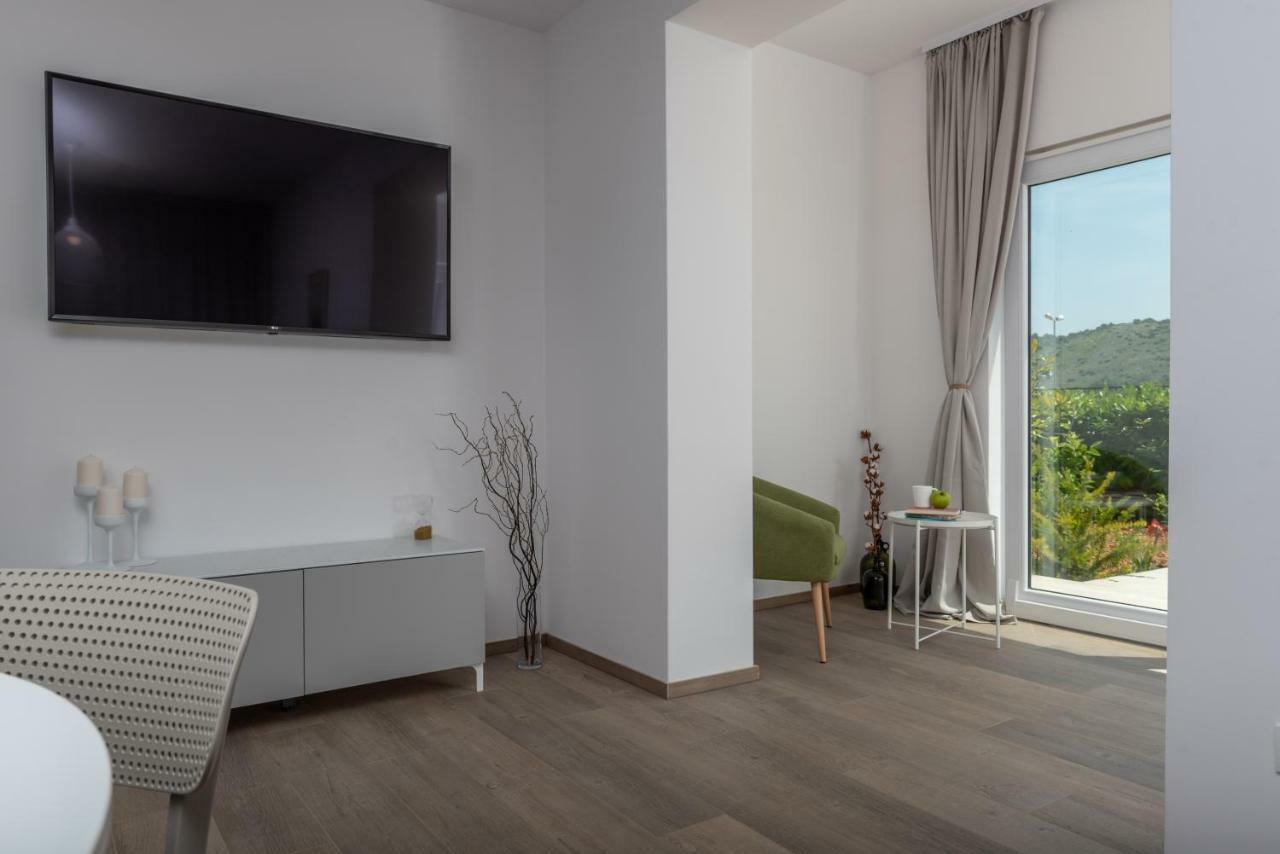 Apartments Flora Τρογκίρ Εξωτερικό φωτογραφία
