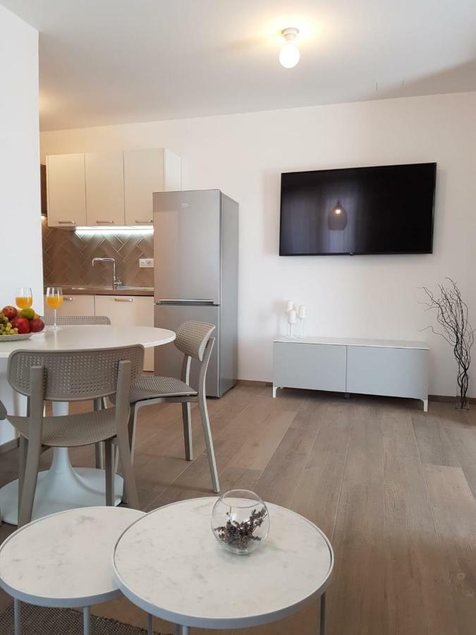 Apartments Flora Τρογκίρ Εξωτερικό φωτογραφία