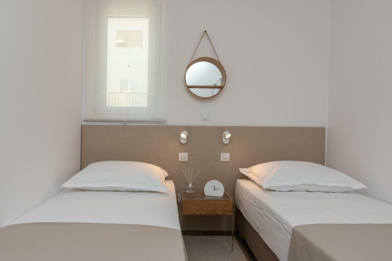 Apartments Flora Τρογκίρ Εξωτερικό φωτογραφία