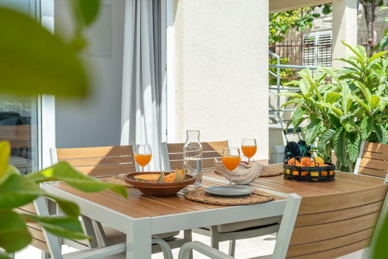Apartments Flora Τρογκίρ Εξωτερικό φωτογραφία