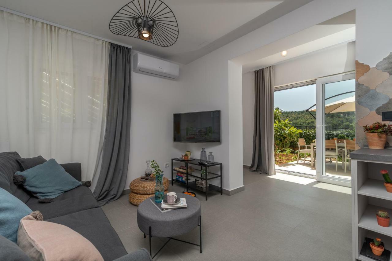Apartments Flora Τρογκίρ Εξωτερικό φωτογραφία